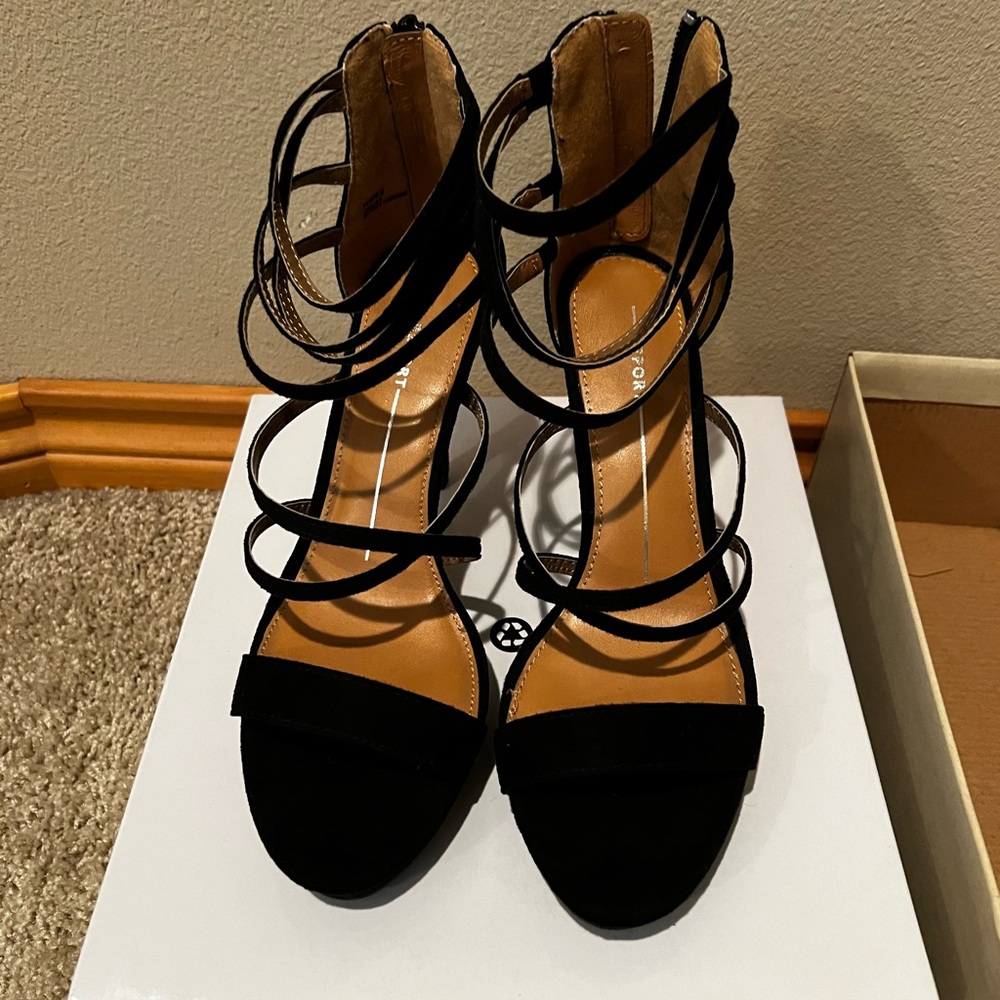 Lovely pair of heels, worn once. Perfect for a formal event.
